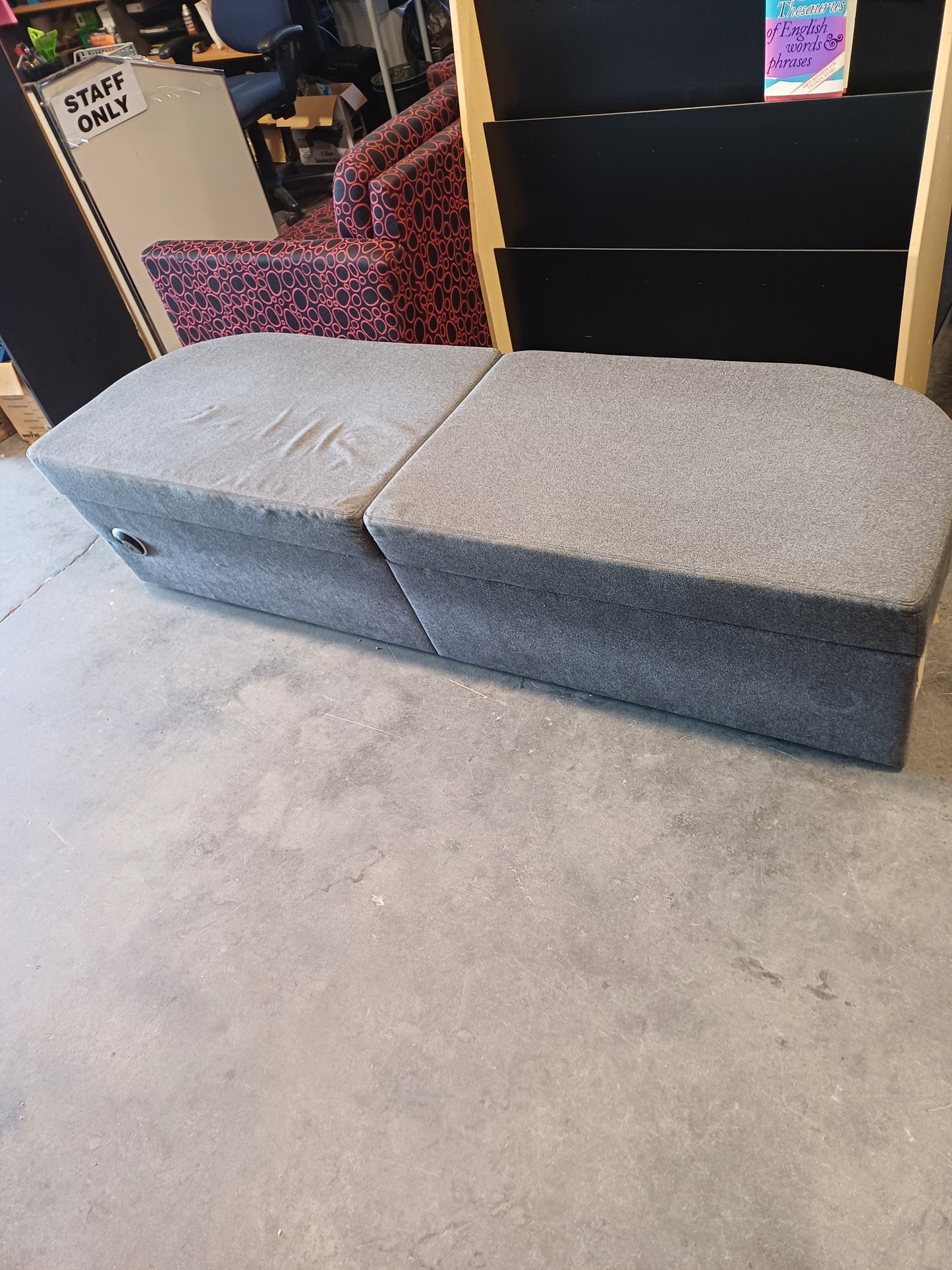 Sitting booth (without back rest)