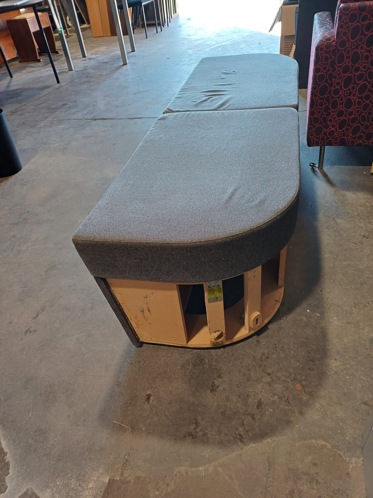 Sitting booth (without back rest)