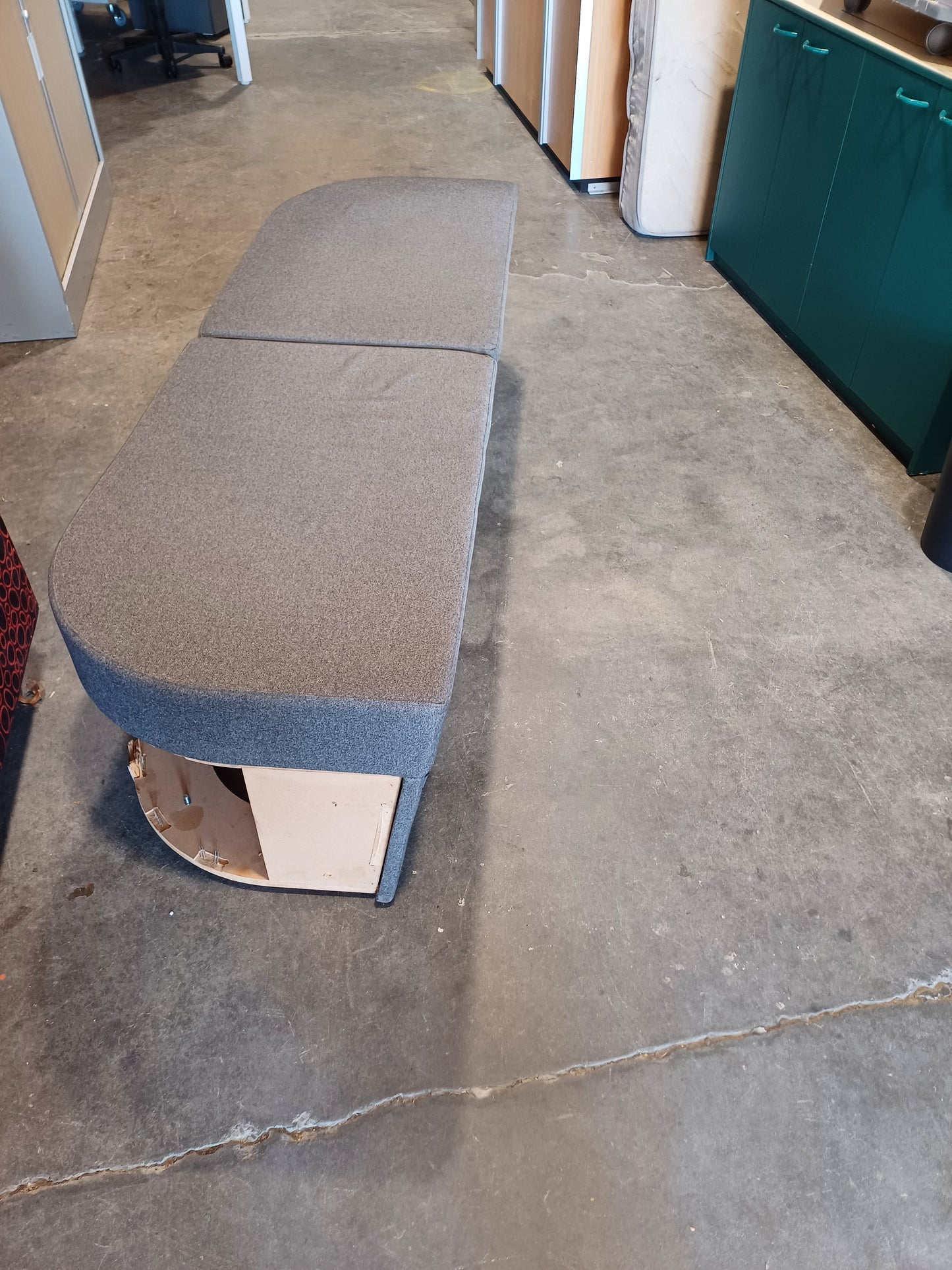 Sitting booth (without back rest)