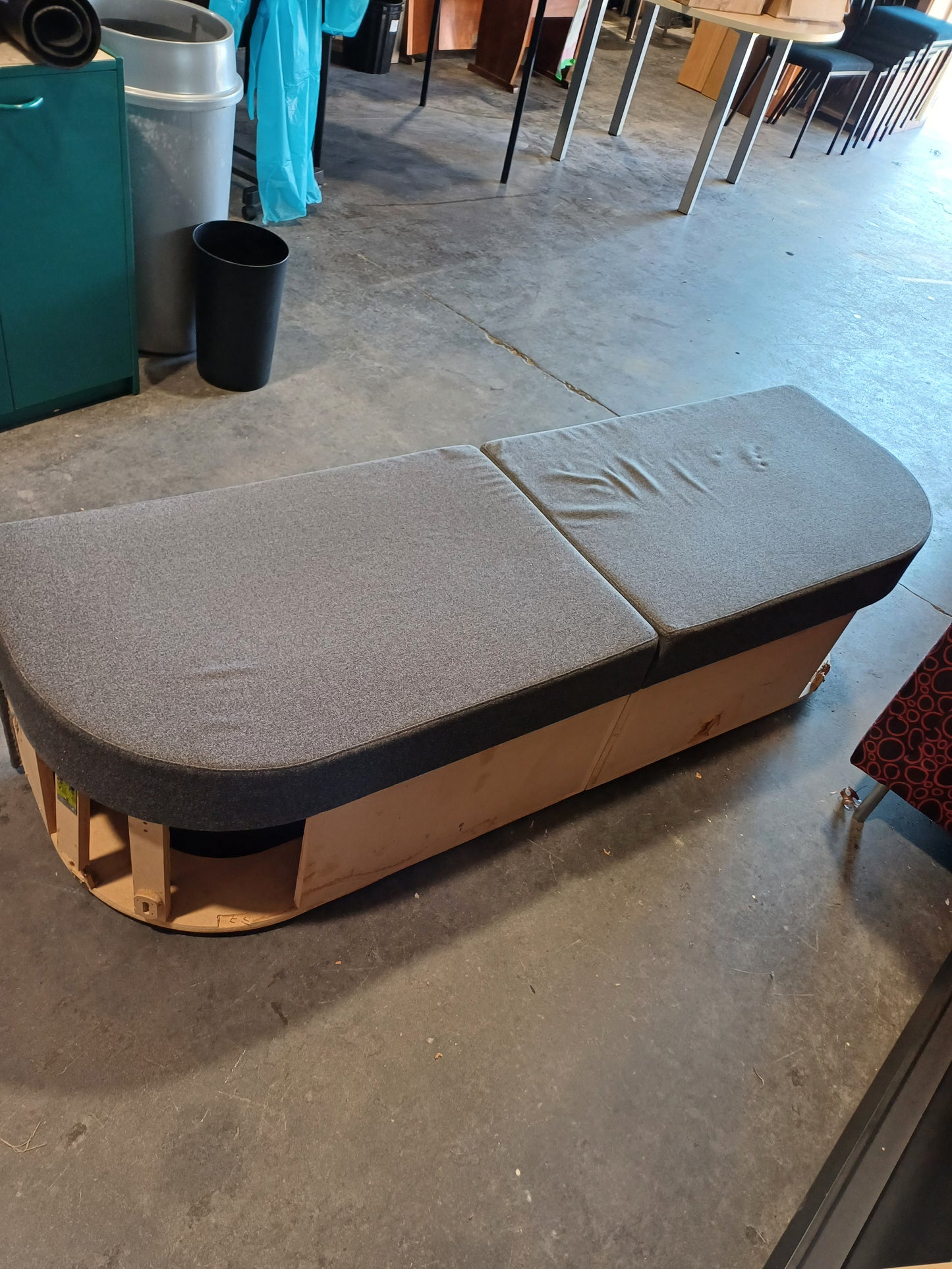 Sitting booth (without back rest)