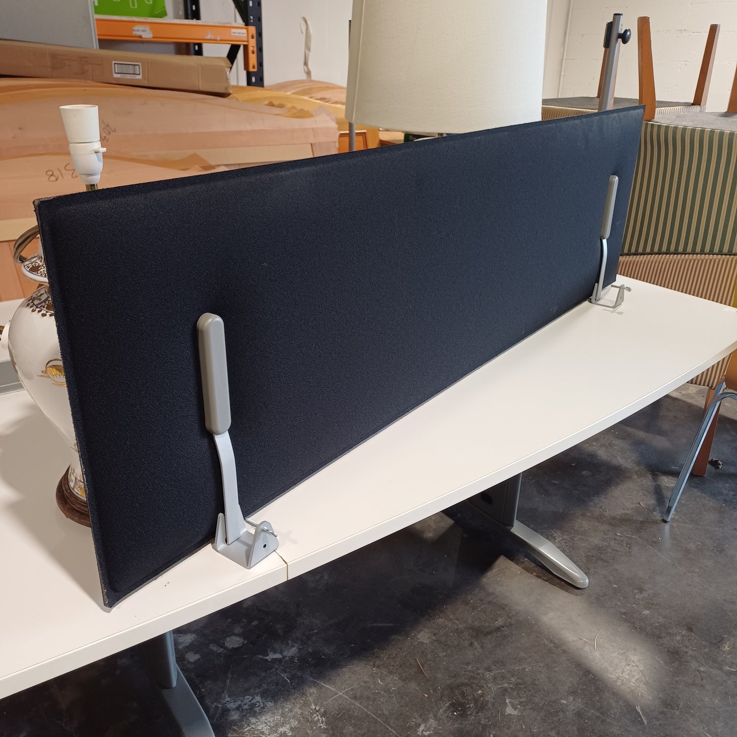 Desk mounted privacy partition- Black