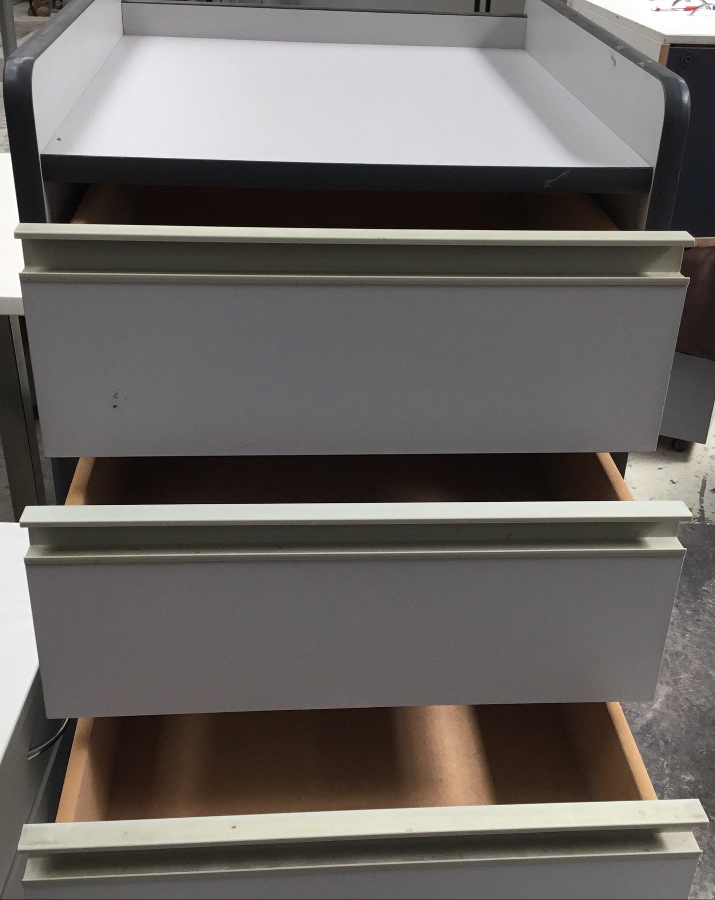 White and grey 3 drawer unit