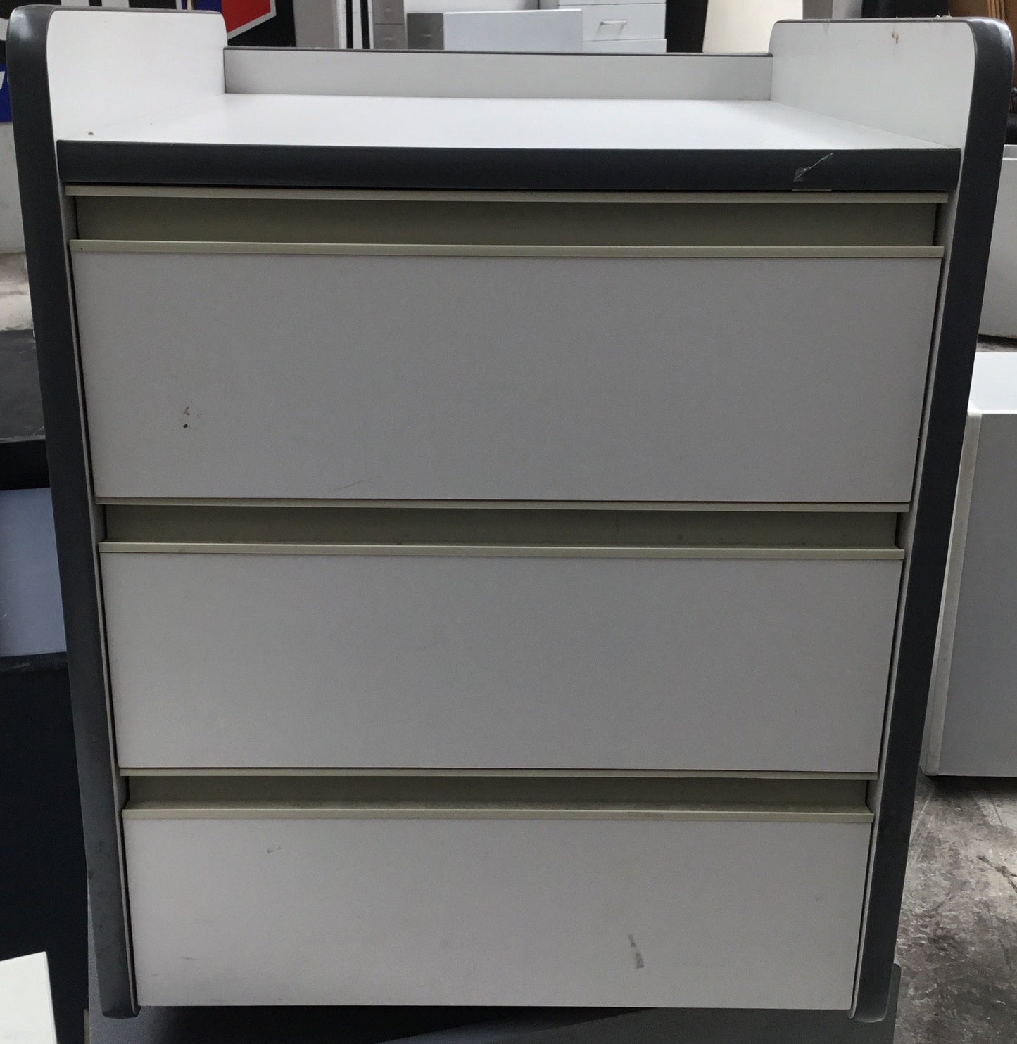 White and grey 3 drawer unit