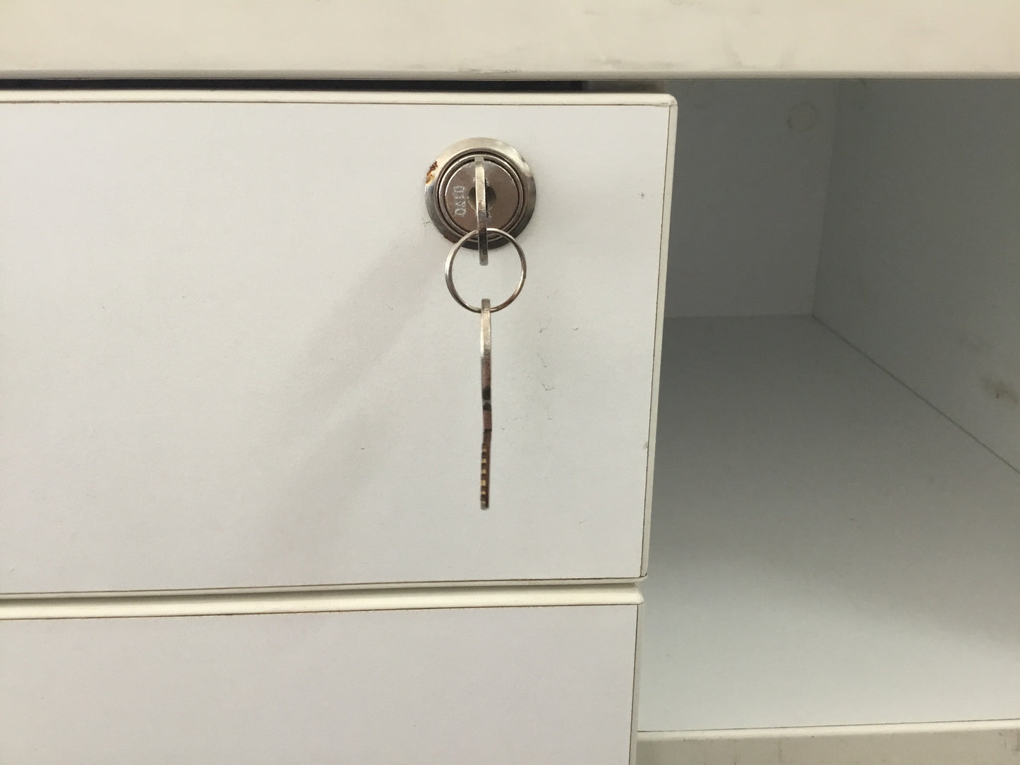 Left side drawers cabinet with Lock/Key