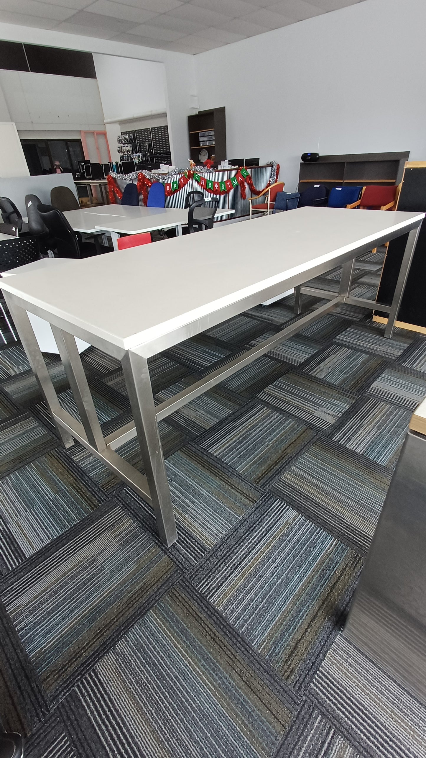 Large Solid Bar leaner (1)