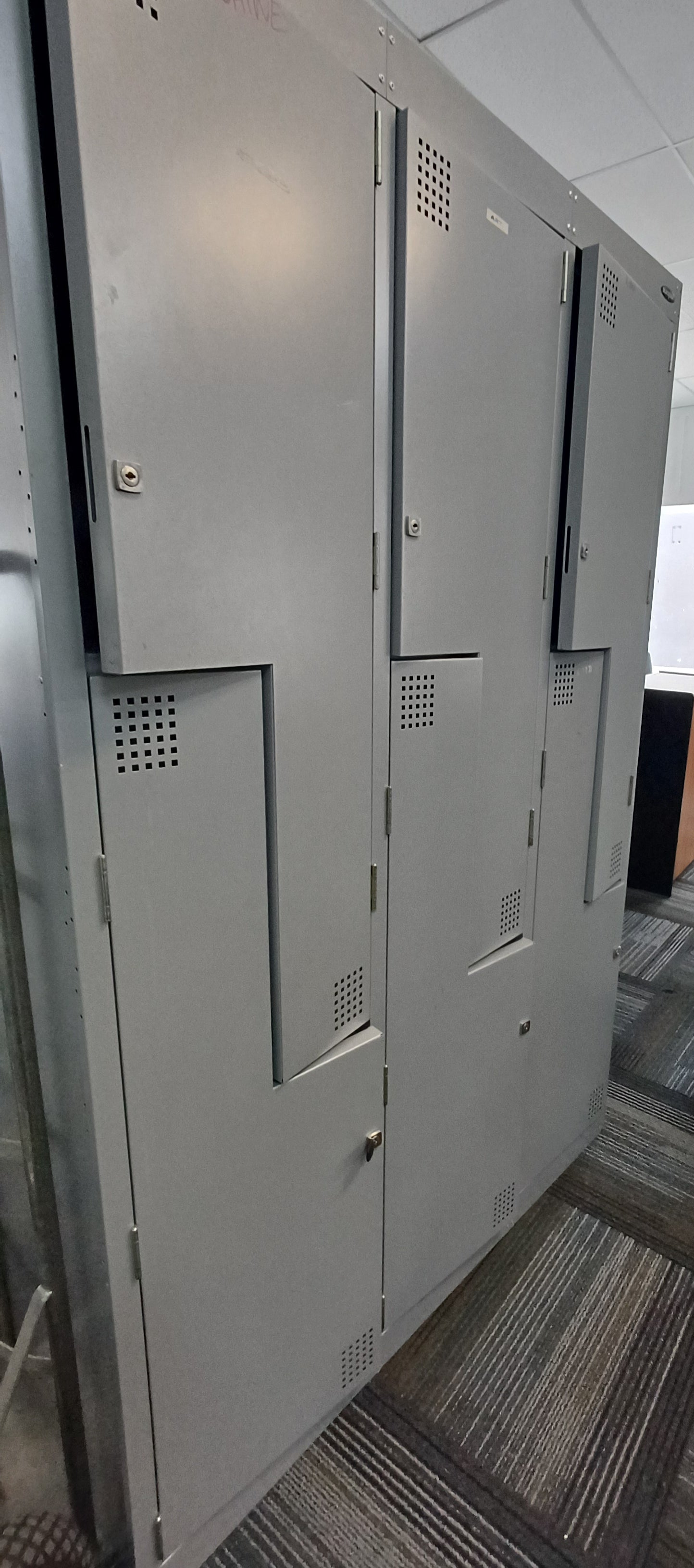 6 door locker