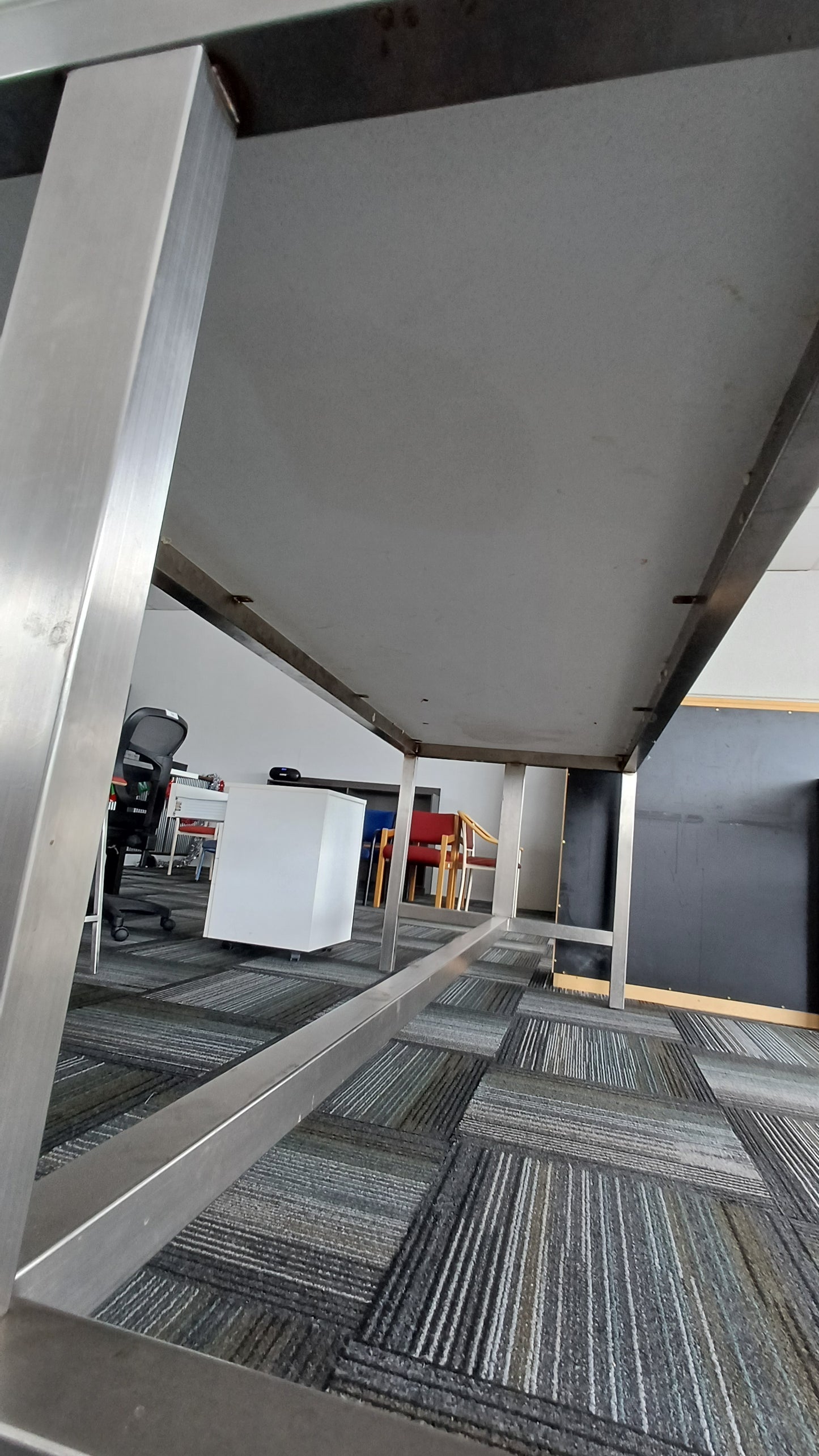 Large Solid Bar leaner (1)