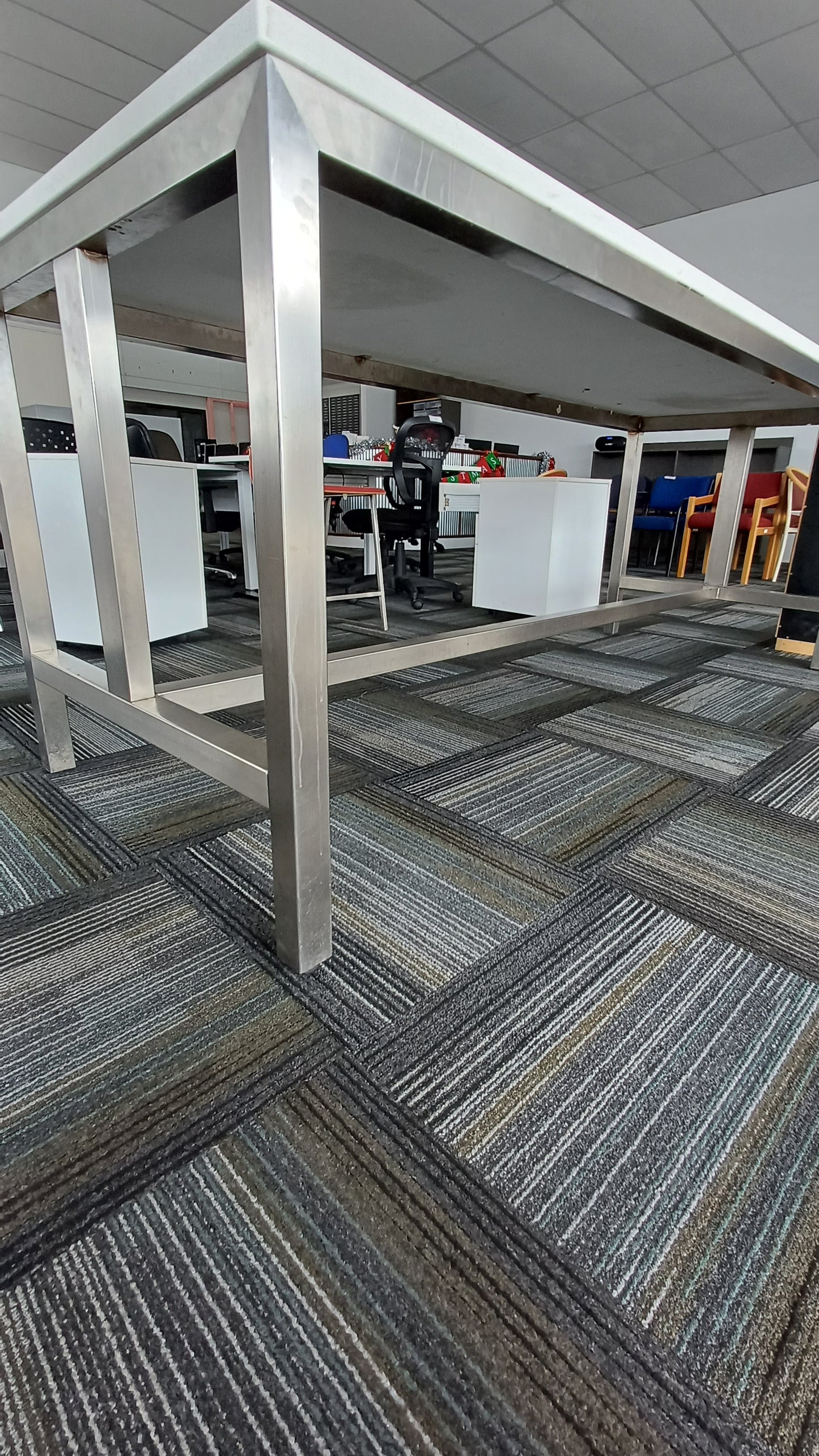 Large Solid Bar leaner (1)