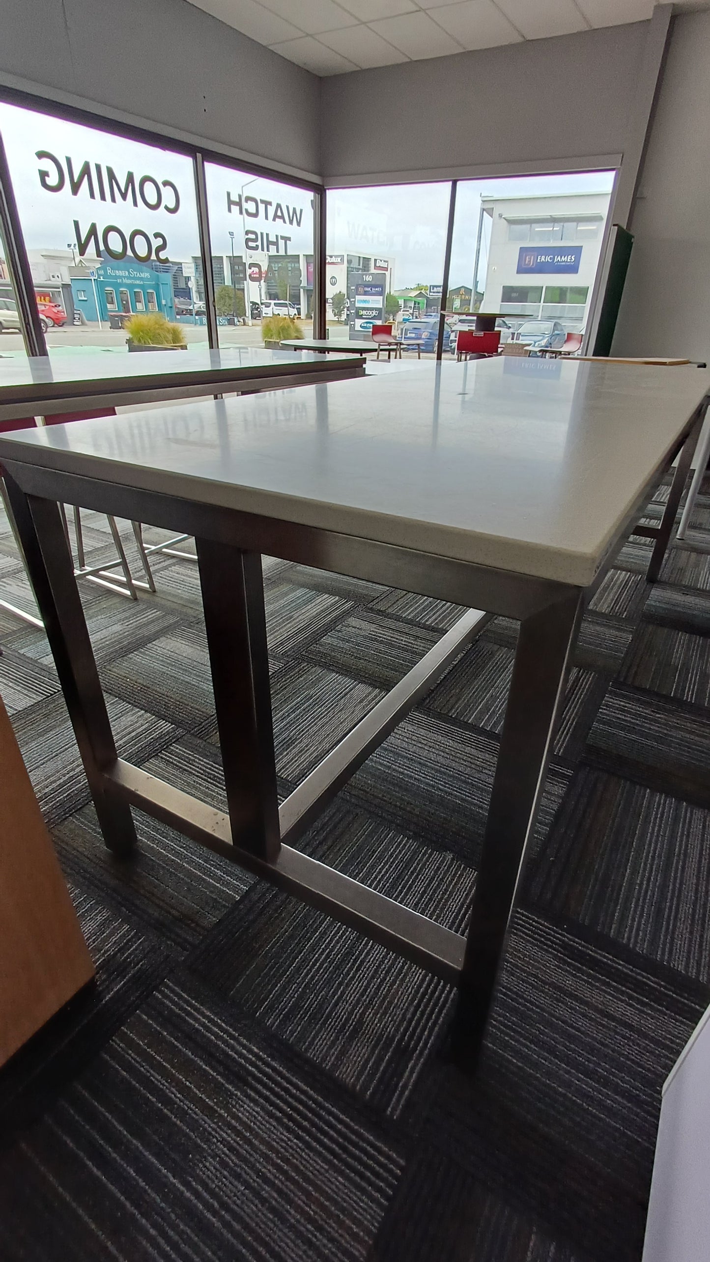 Large Solid Bar leaner (1)