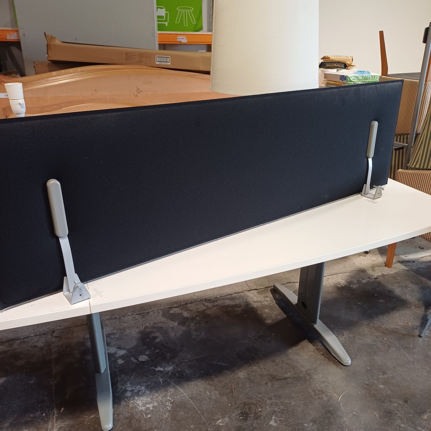 Desk mounted privacy partition- Black