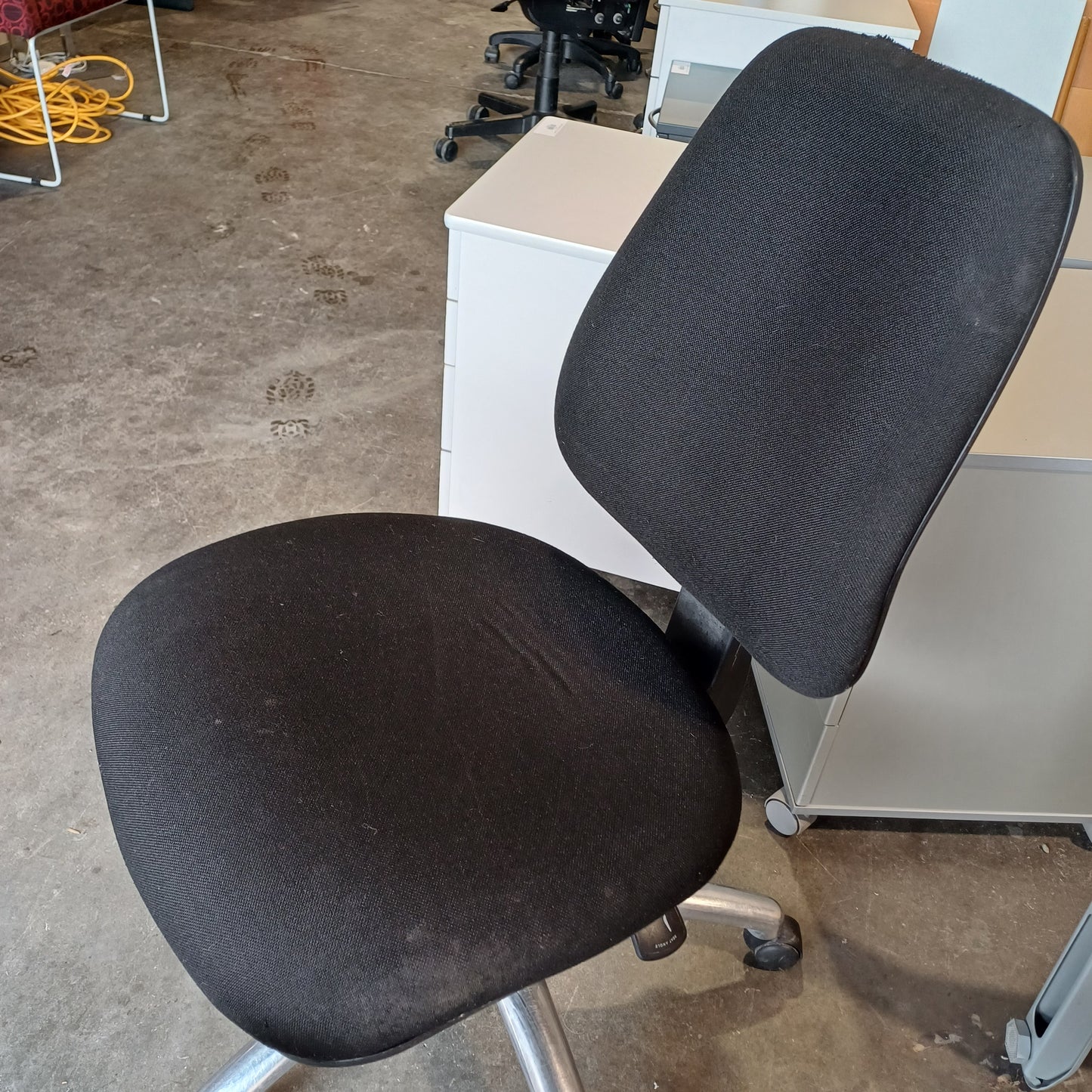 Office chair black (EOS)