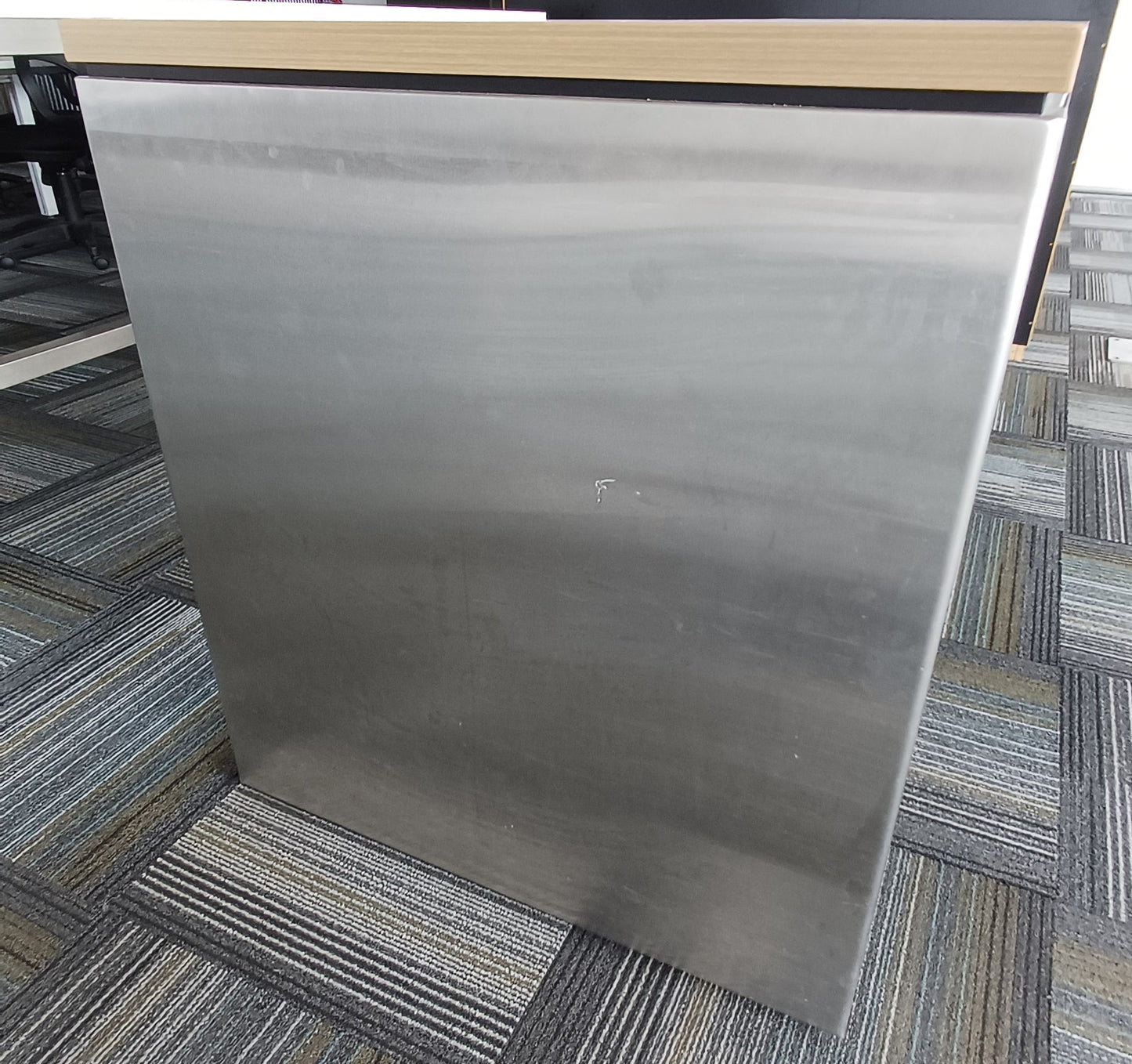 Large Bar leaner solid legs (2)