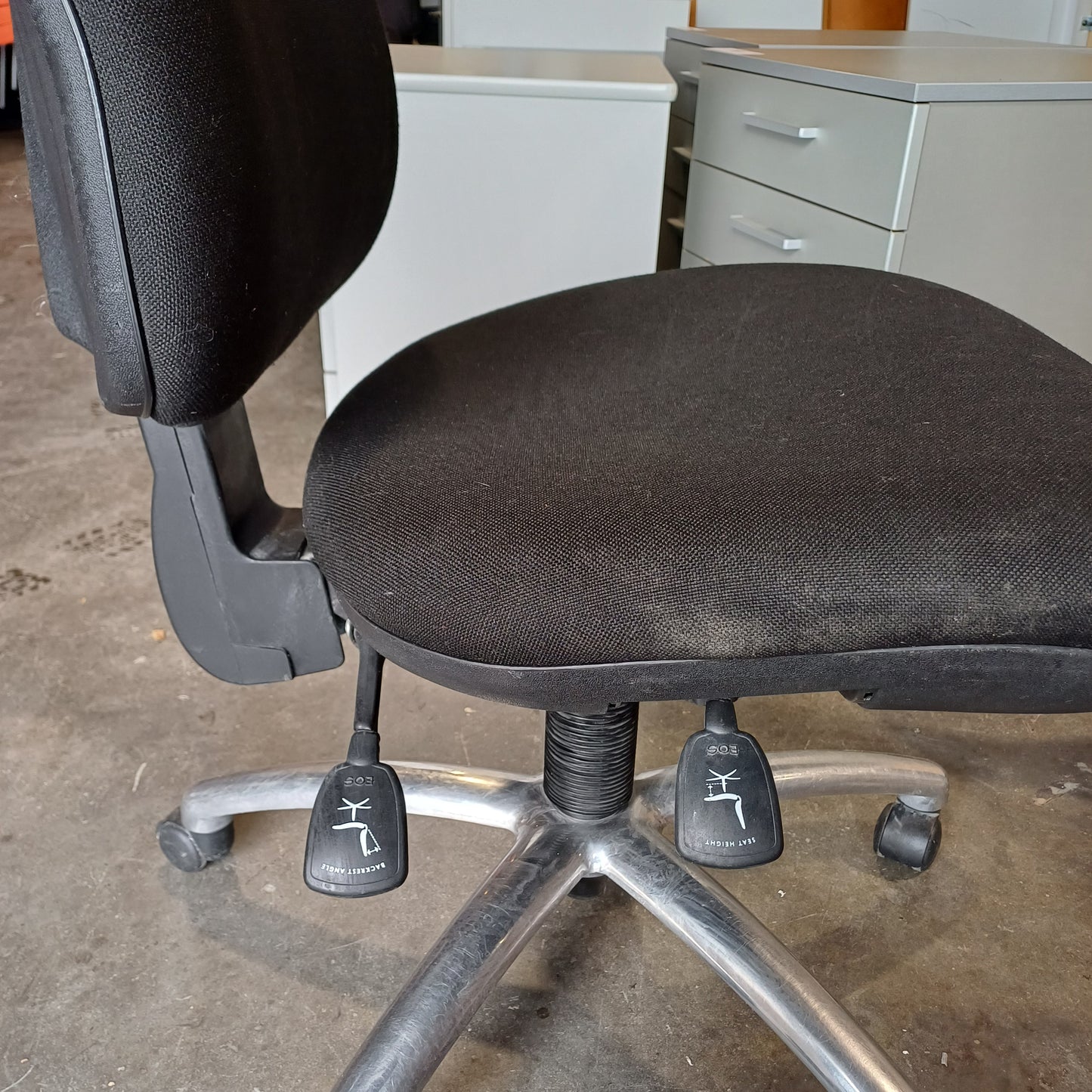 Office chair black (EOS)