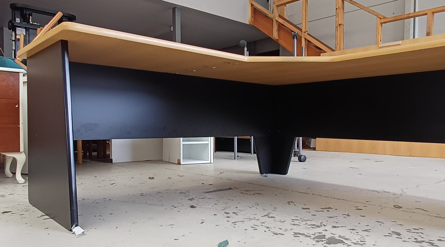 L Shaped Desk - Woodgrain