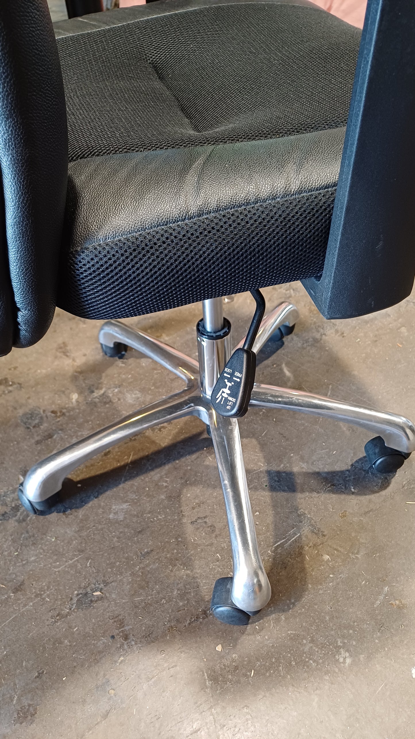 Ergonomic office chair