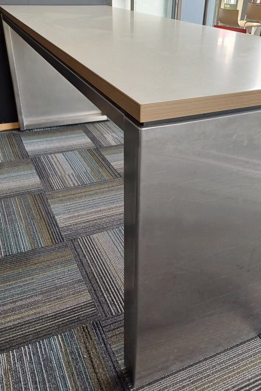 Large Bar leaner solid legs (2)