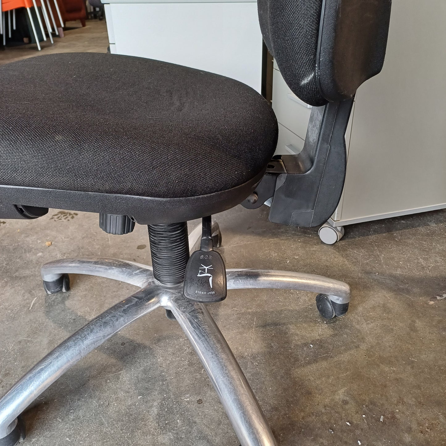 Office chair black (EOS)