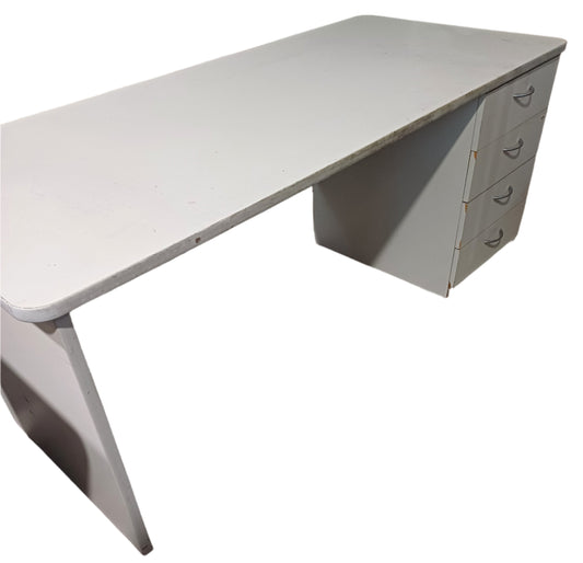 Straight desk with drawers