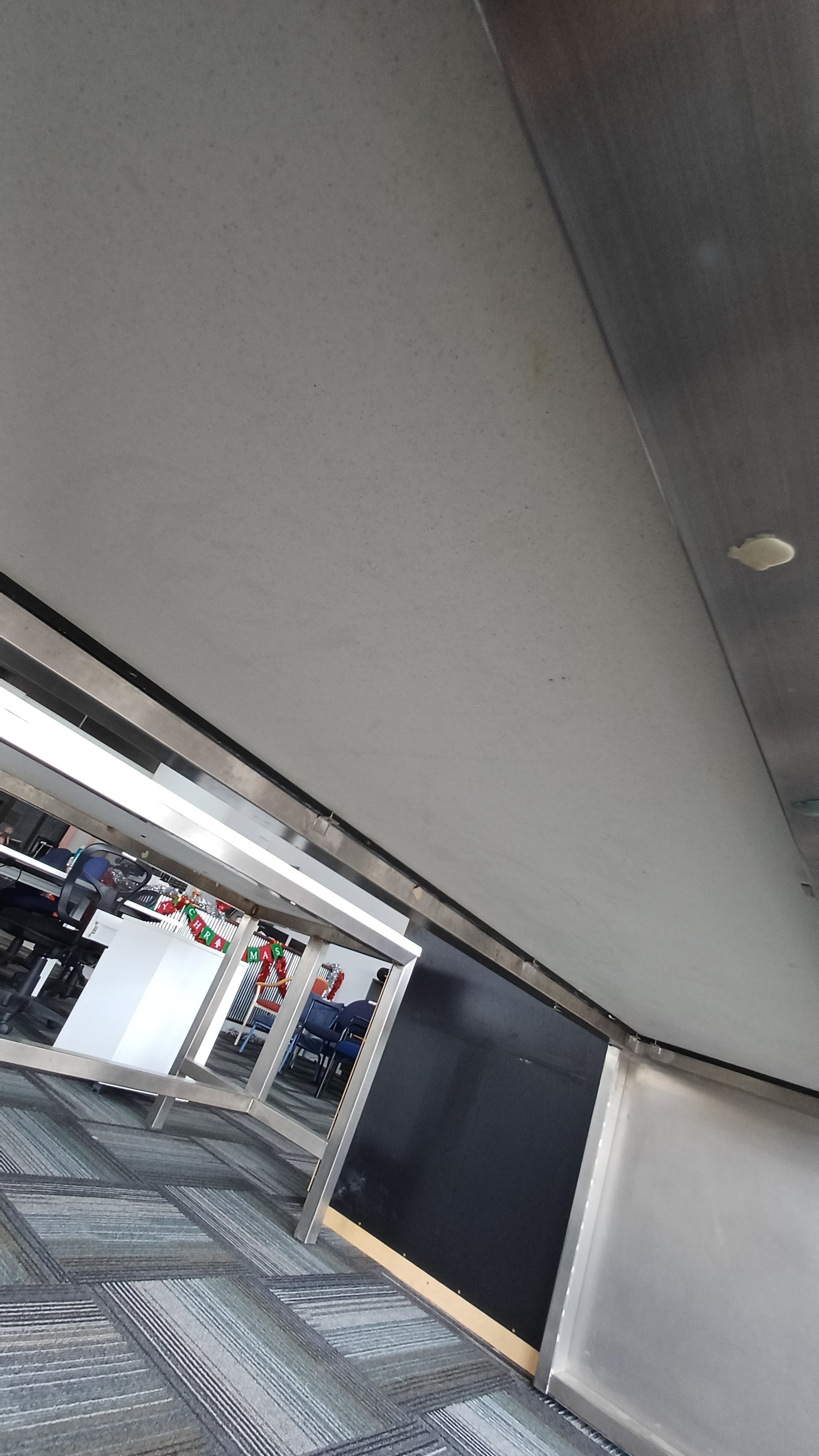 Large Bar leaner solid legs (2)