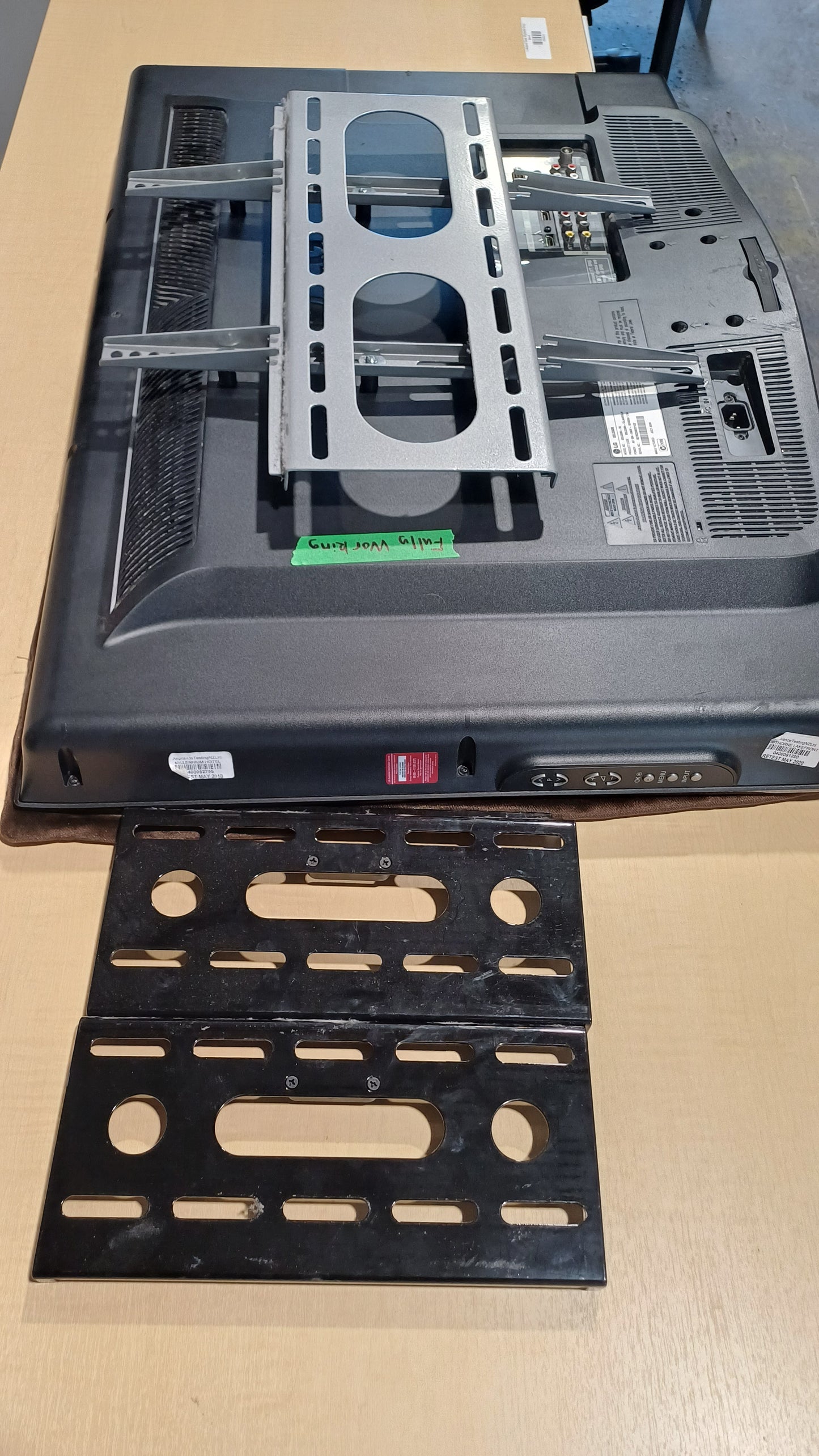 Monitor screen- 32 inch