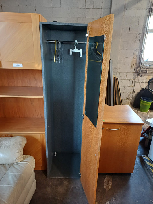 Single wardrobe